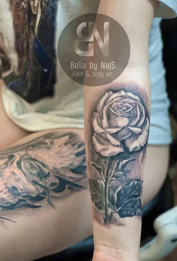 Eine schönes Rosen Tattoo